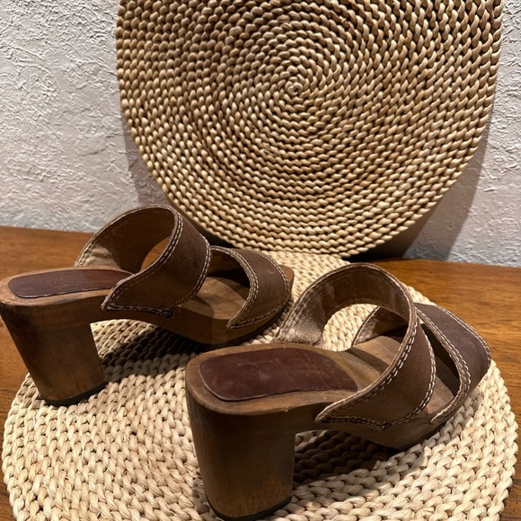 DOLCIS Leather Upper With Wooden Base and heel USA 8 / Style 707 - Picture 3 of 6